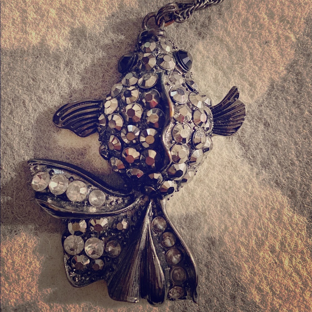 Goldfish necklace with sequins